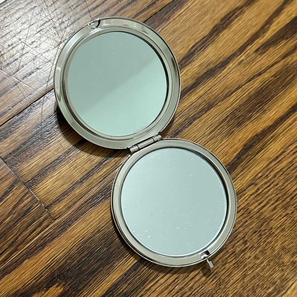 Hand mirror - Picture 2 of 2